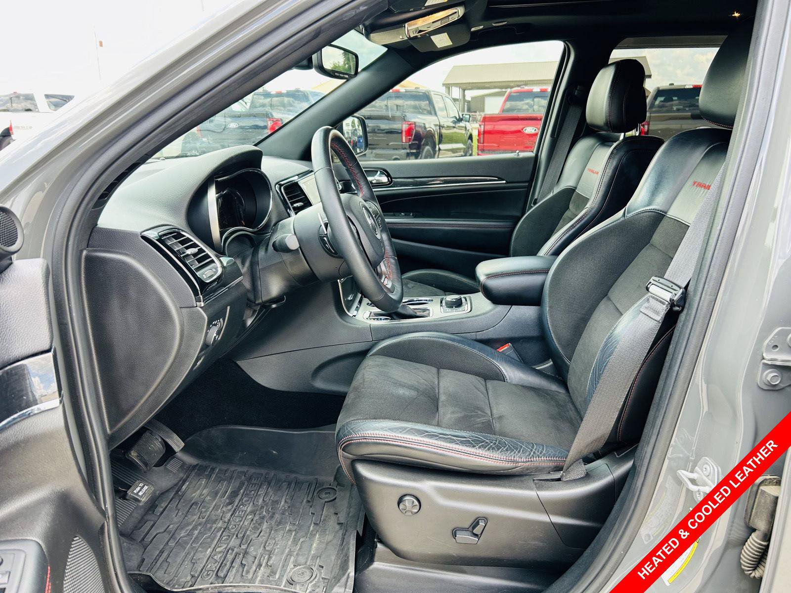 Used 2019 Jeep Grand Cherokee Trailhawk AWD/4WD image 3