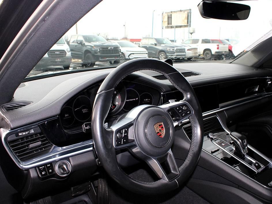 Used 2020 Porsche Panamera 4 image 11