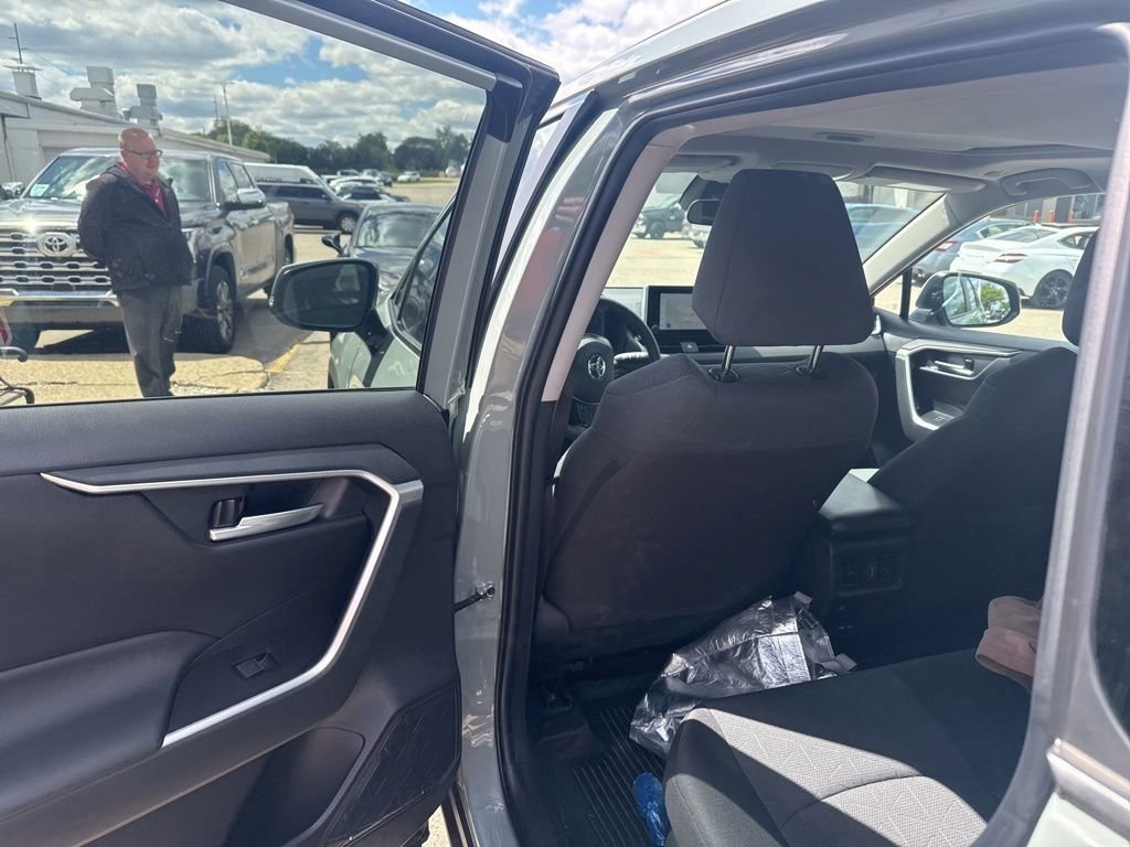 Used 2023 Toyota RAV4 XLE w/ Convenience Package AWD/4WD image 20