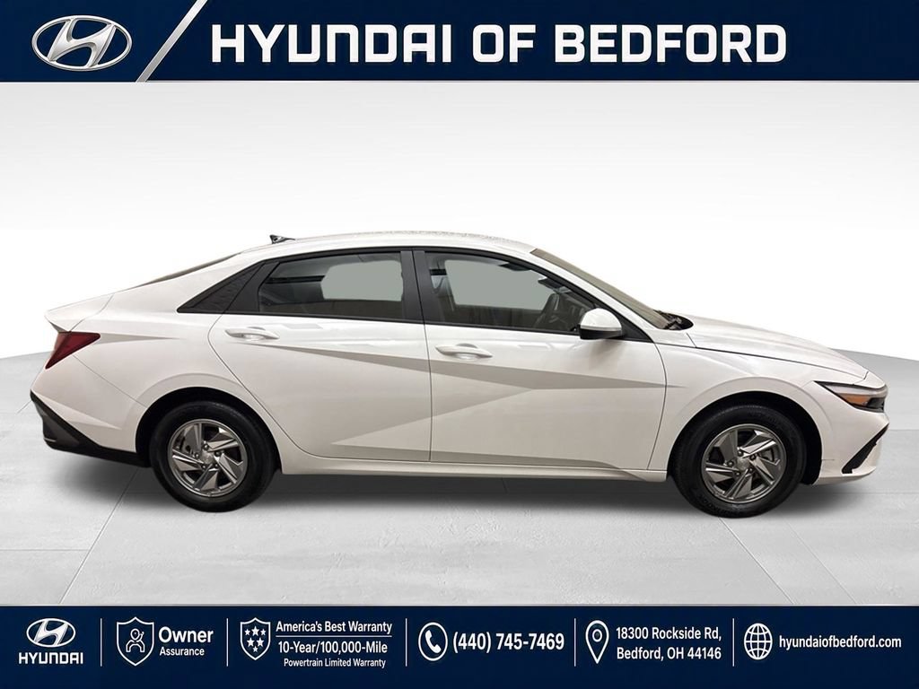 Used 2026 Hyundai Elantra SE w/ Cargo Package FWD image 4