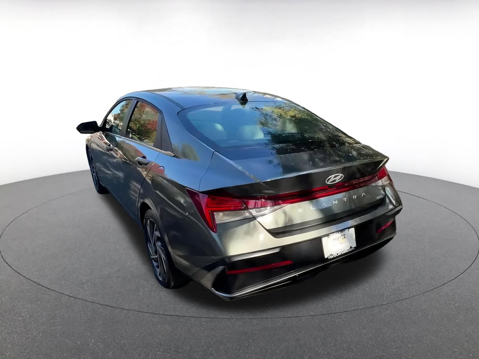 Used 2025 Hyundai Elantra Limited image 11