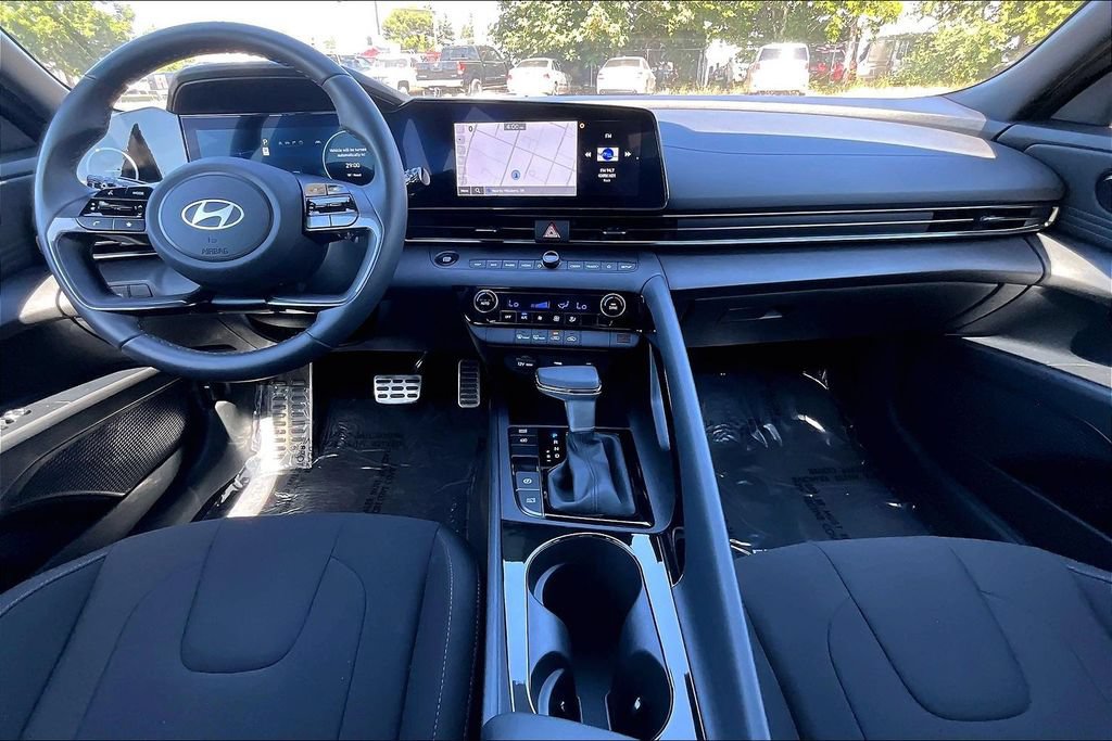 Used 2025 Hyundai Elantra SEL FWD image 16