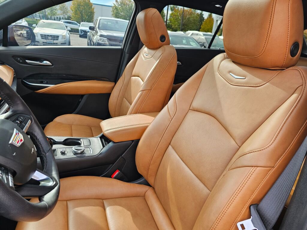 Used 2025 Cadillac XT4 Sport image 25