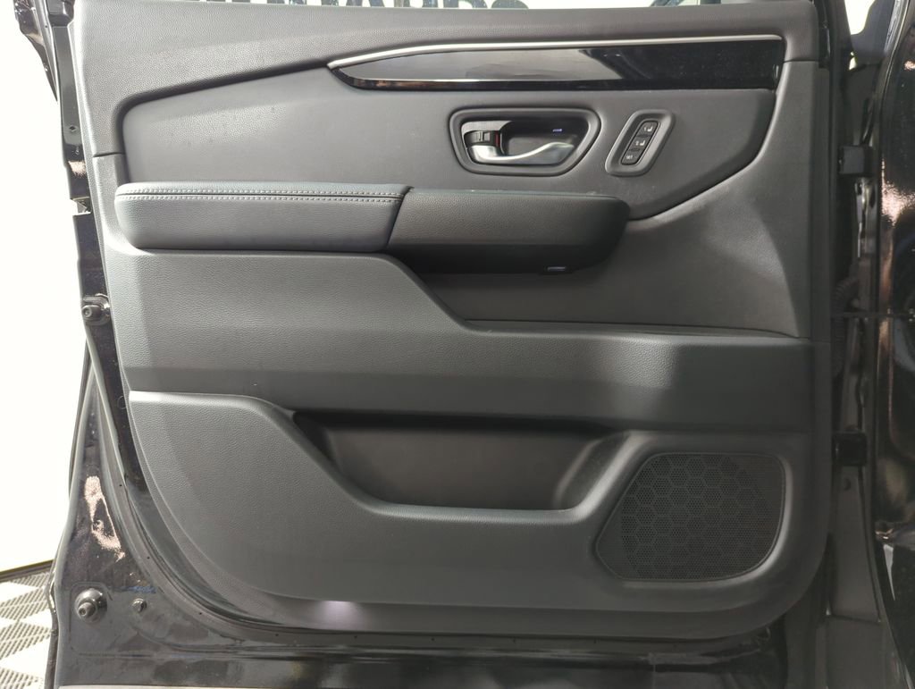 Certified 2024 Honda Pilot Touring image 9