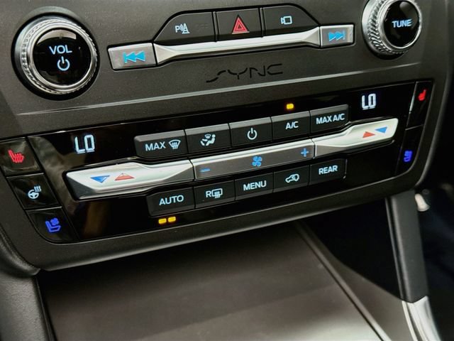 Used 2020 Ford Explorer Platinum w/ Premium Technology Package AWD/4WD image 16