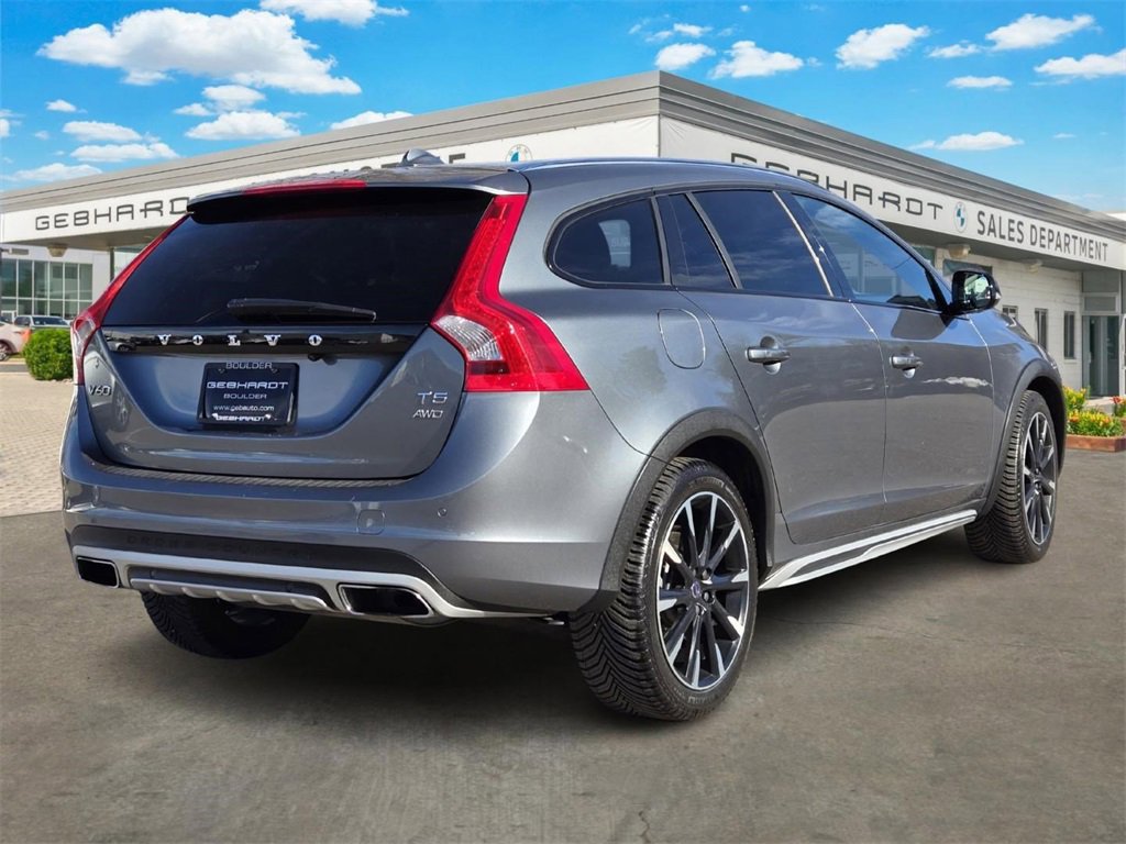 Used 2017 Volvo V60 T5 Cross Country Platinum image 5