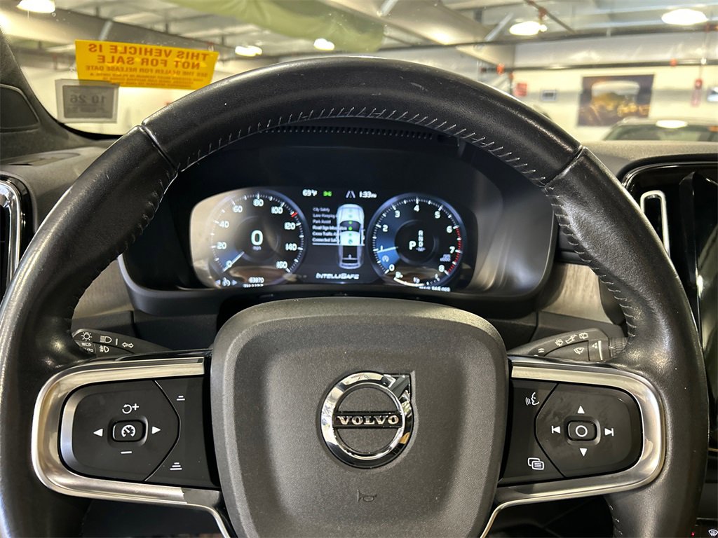 Used 2021 Volvo XC40 T5 Inscription w/ Climate Package image 12