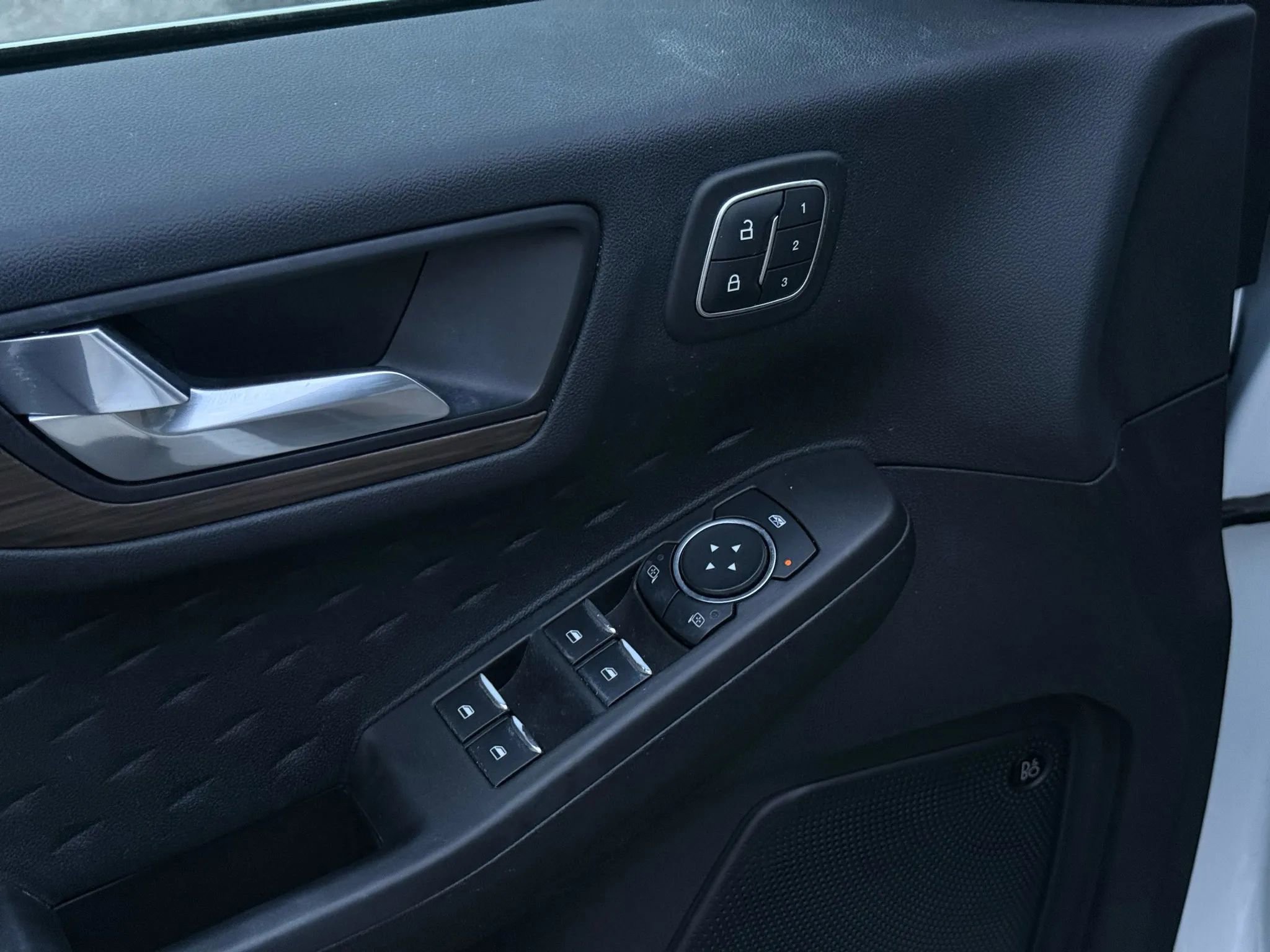 Used 2020 Ford Escape Titanium image 20