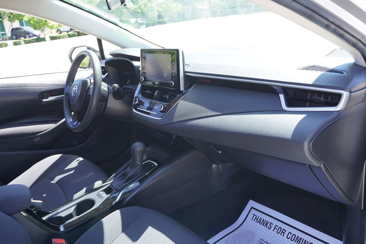 Used 2020 Toyota Corolla LE w/ Carpet Mat Package (TMS) FWD image 13