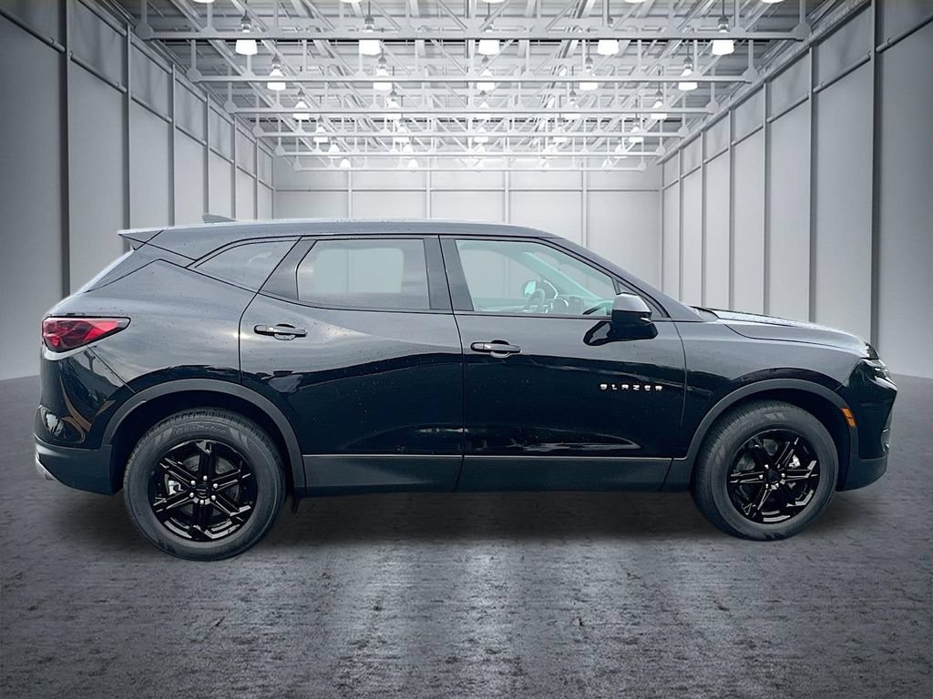 Used 2025 Chevrolet Blazer LT AWD/4WD image 10