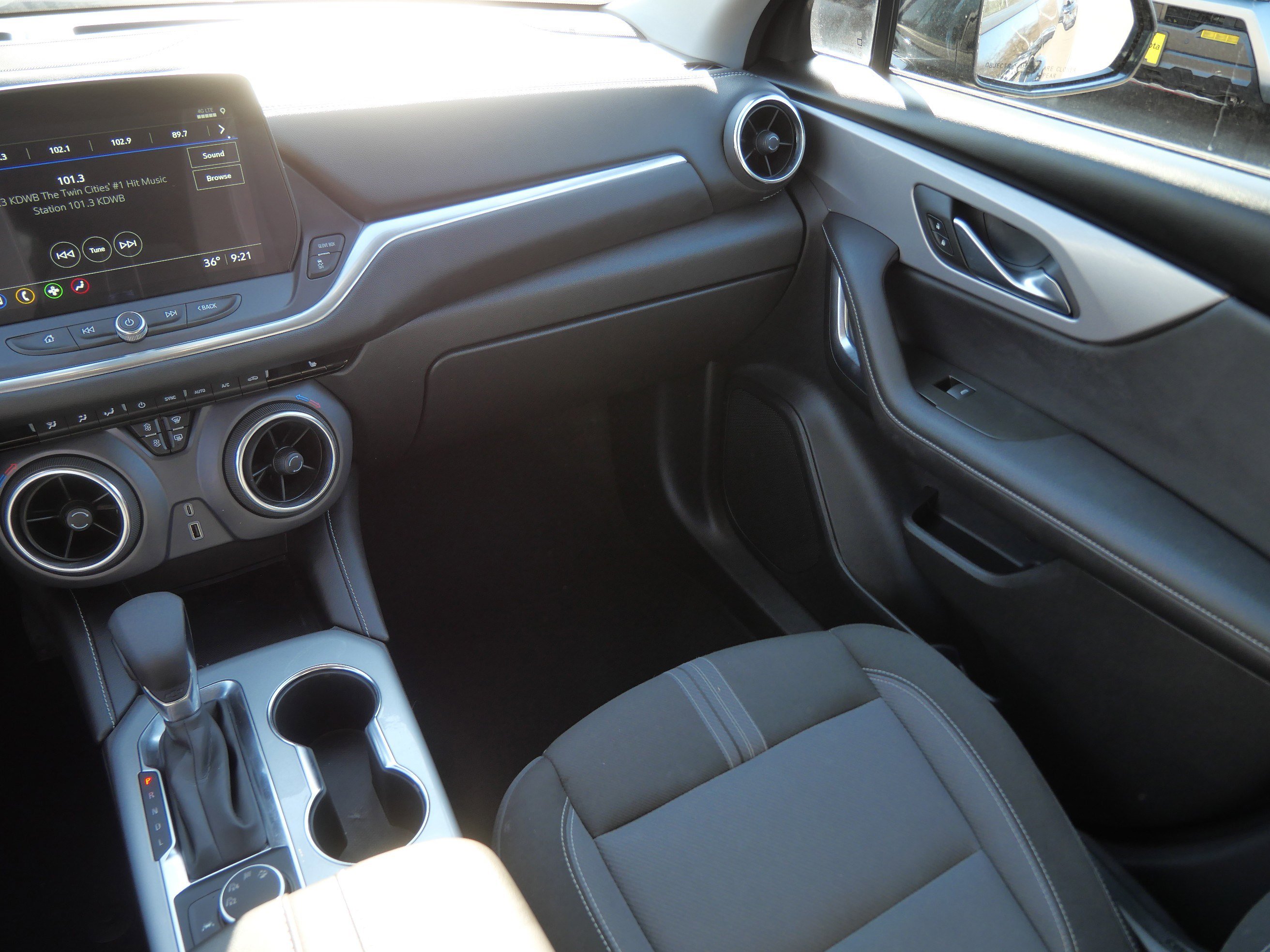 Used 2025 Chevrolet Blazer LT image 11