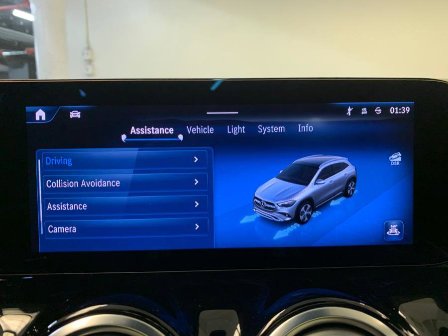 Used 2025 Mercedes-Benz GLA 250 4MATIC image 41