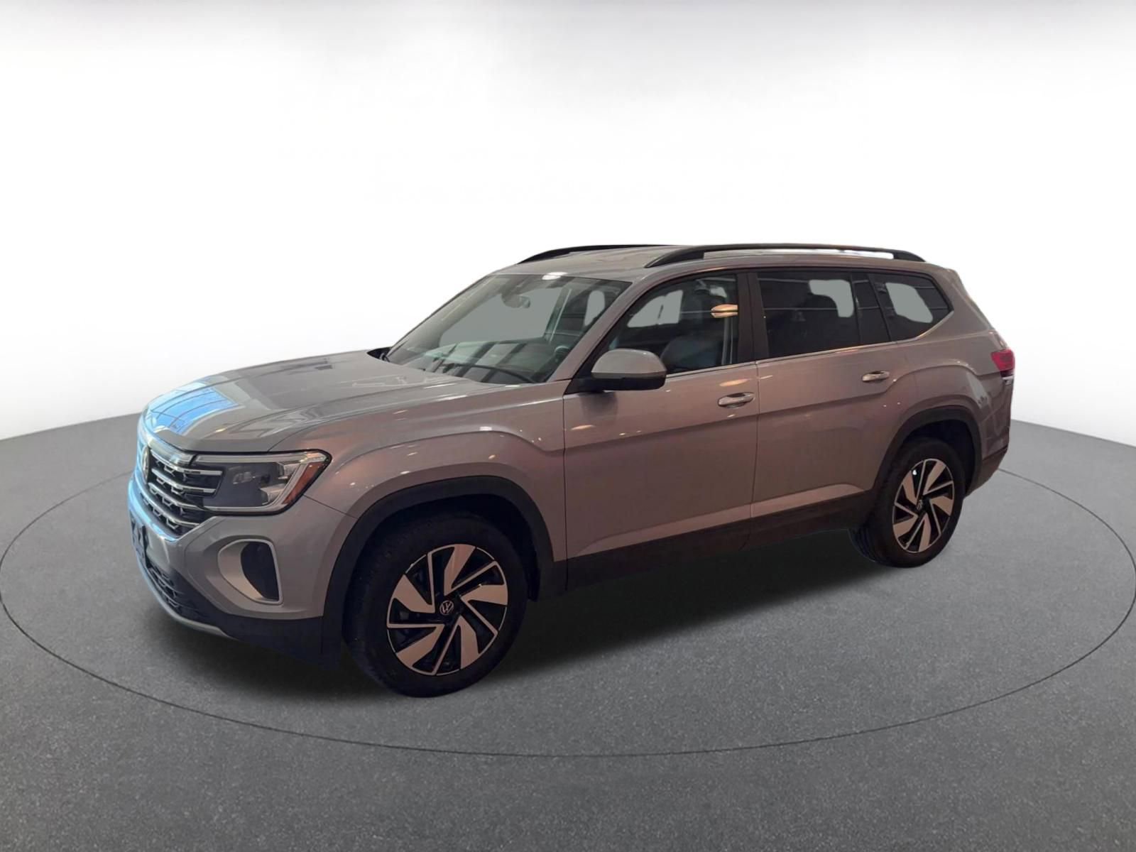 Used 2025 Volkswagen Atlas SE image 8