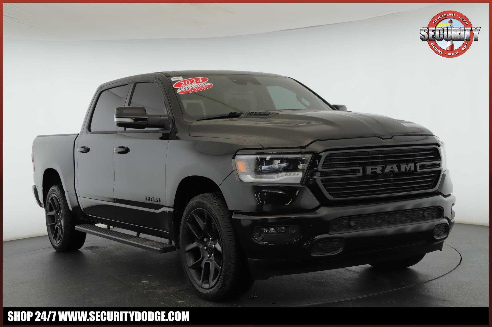 Used 2024 RAM 1500 Laramie AWD/4WD image 1