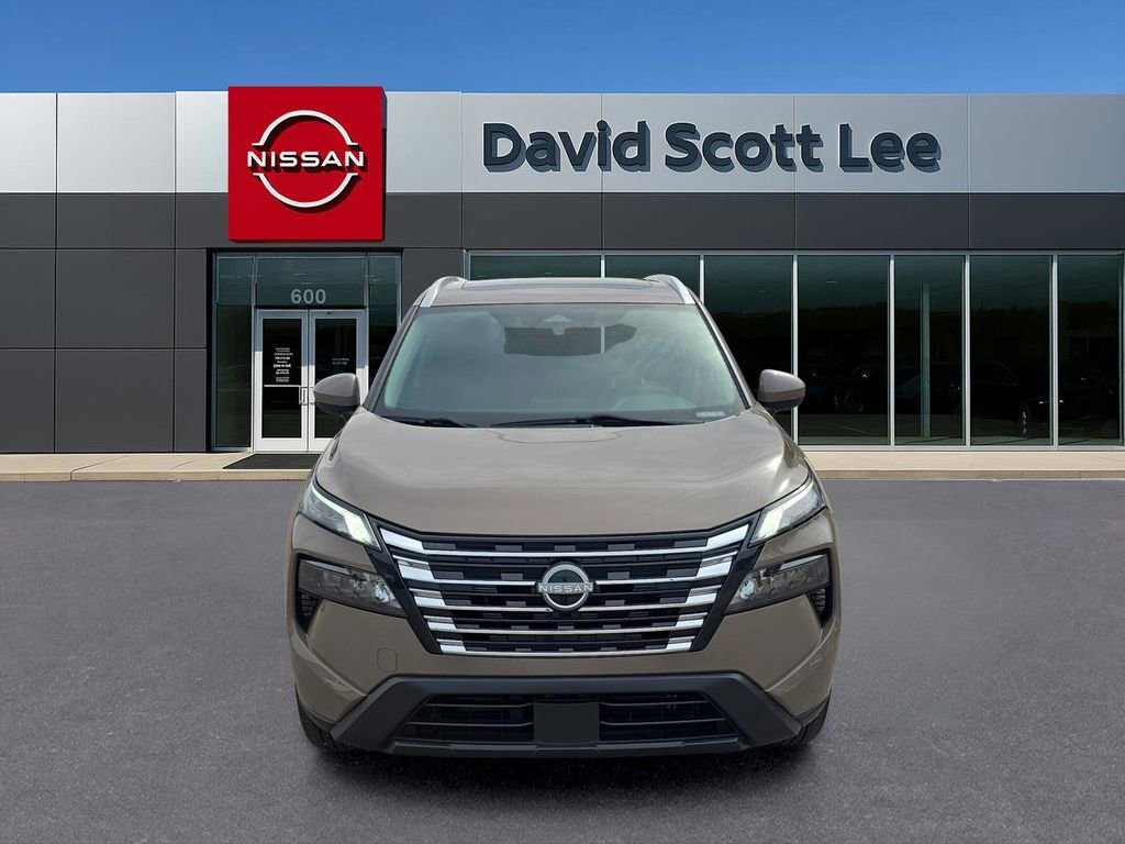 Used 2024 Nissan Rogue SV w/ SV Premium Package image 2