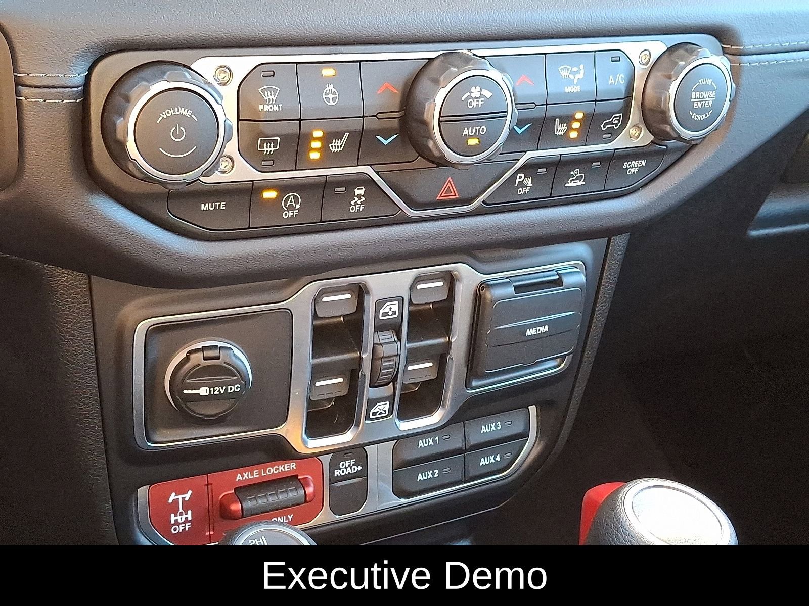 New 2025 Jeep Gladiator Mojave w/ Safety Group AWD/4WD image 17