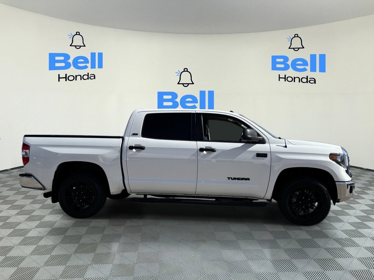Used 2019 Toyota Tundra SR5 w/ SR5 Upgrade Package AWD/4WD image 5