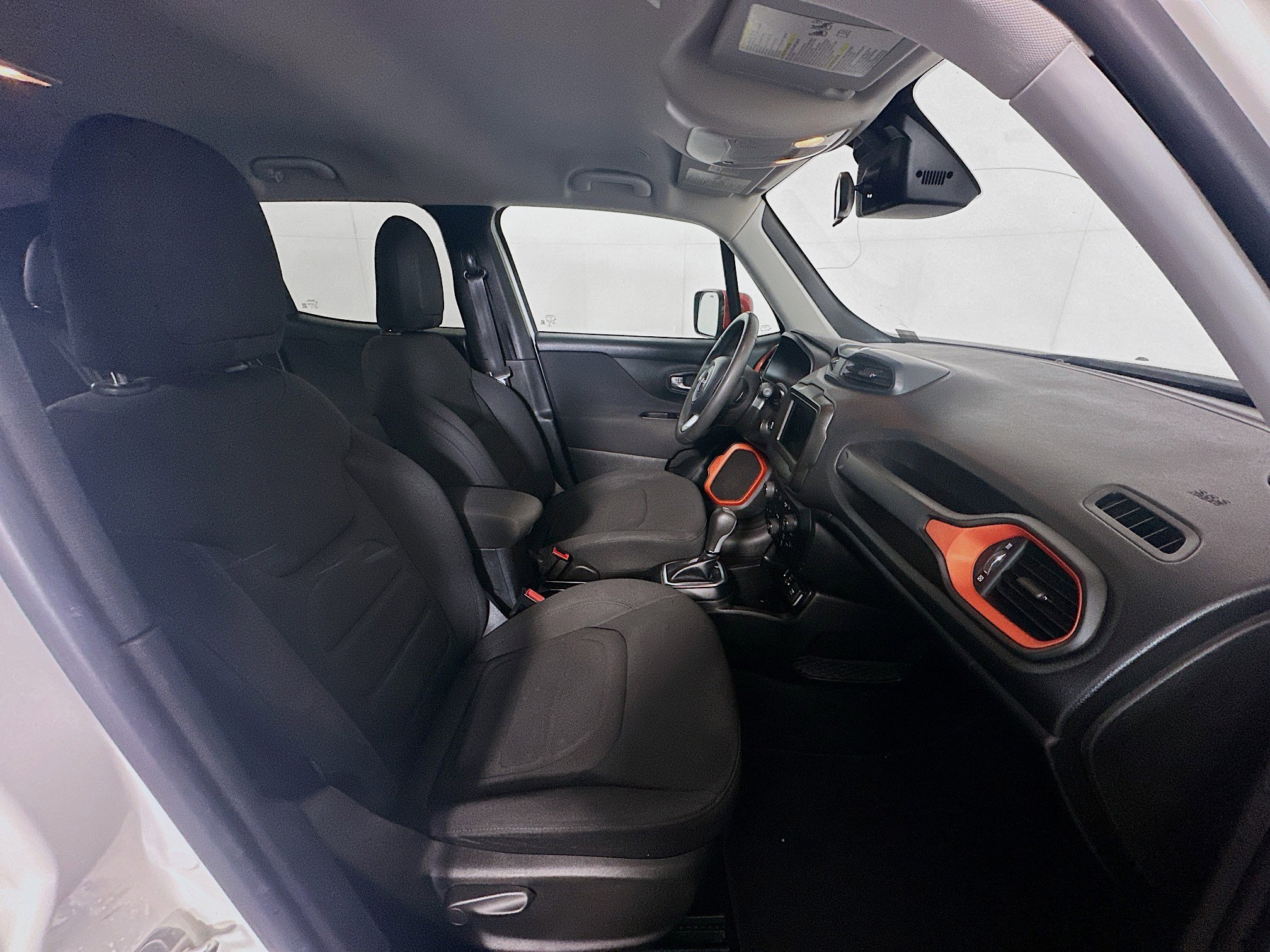 Used 2020 Jeep Renegade Latitude FWD image 30