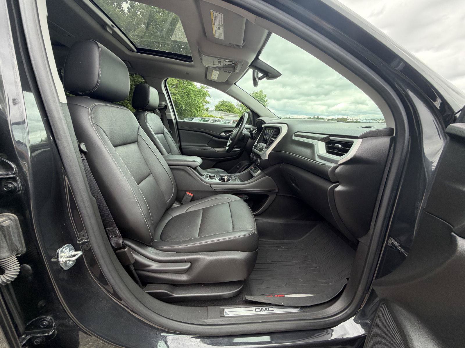Used 2020 GMC Acadia SLT w/ LPO, Floor Liner Package AWD/4WD image 29