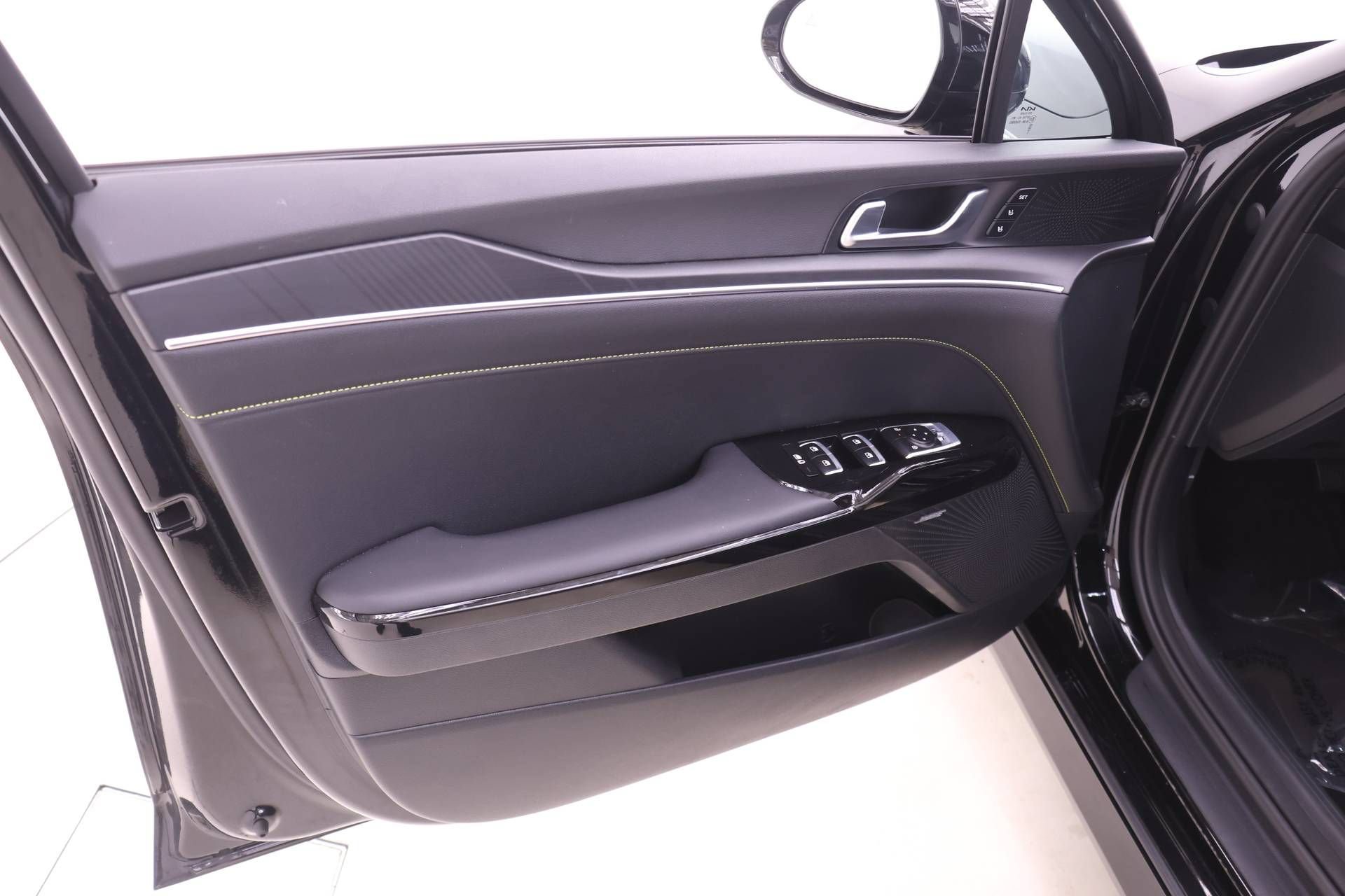 Used 2025 Kia K5 GT w/ GT1 Package FWD image 9