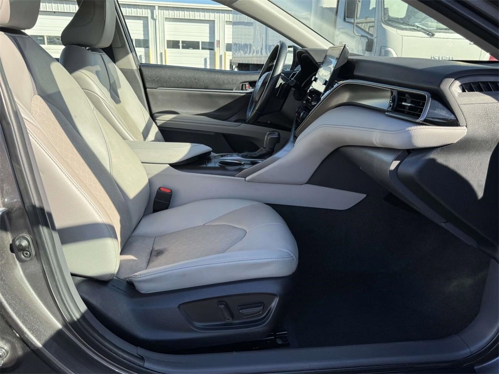 Used 2023 Toyota Camry XSE image 14