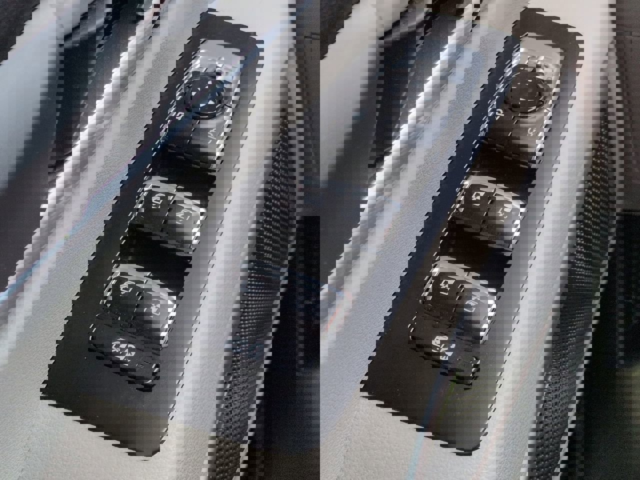 Used 2021 Kia Telluride S FWD image 25