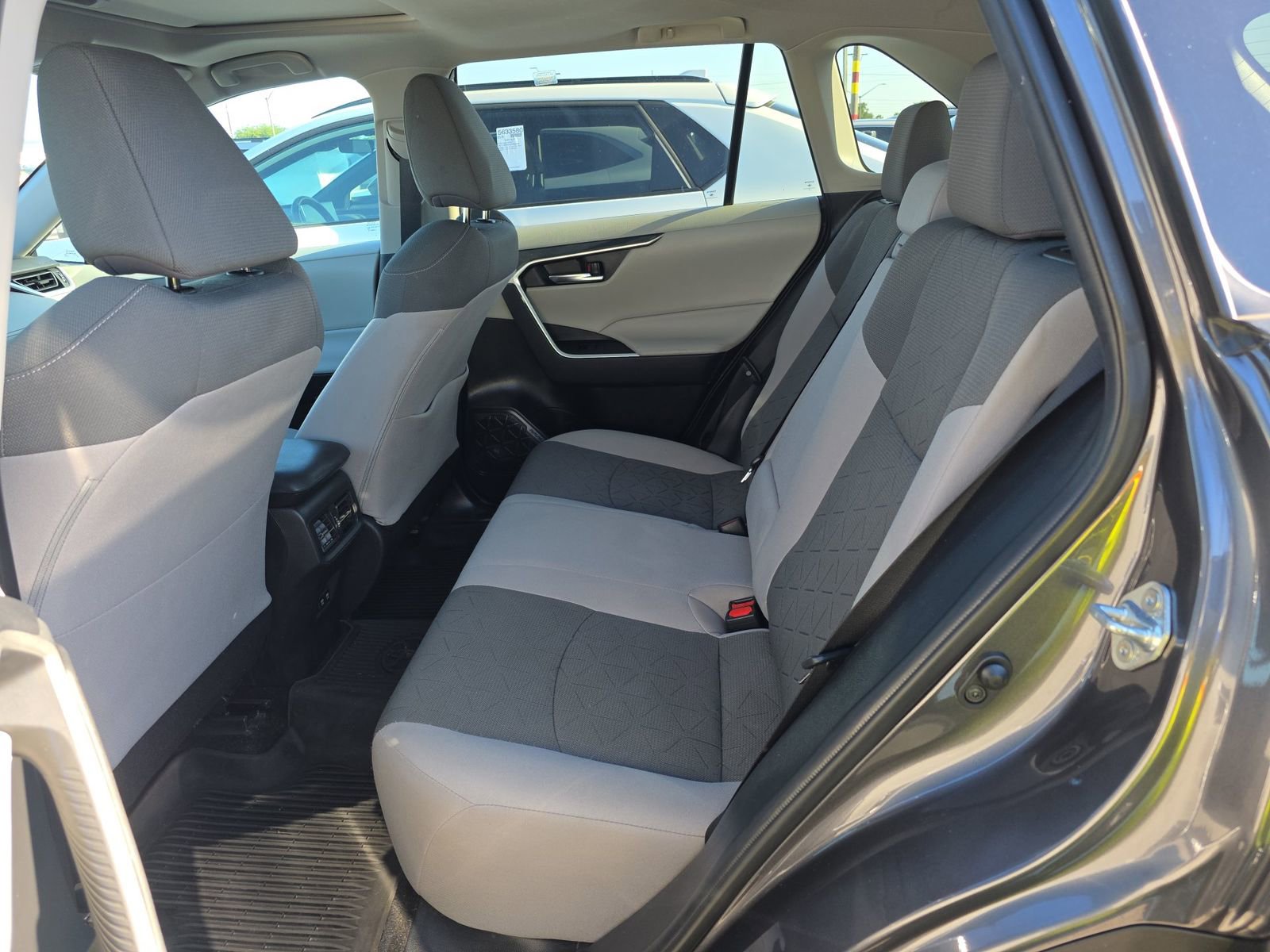 Used 2021 Toyota RAV4 XLE w/ Convenience Package FWD image 14