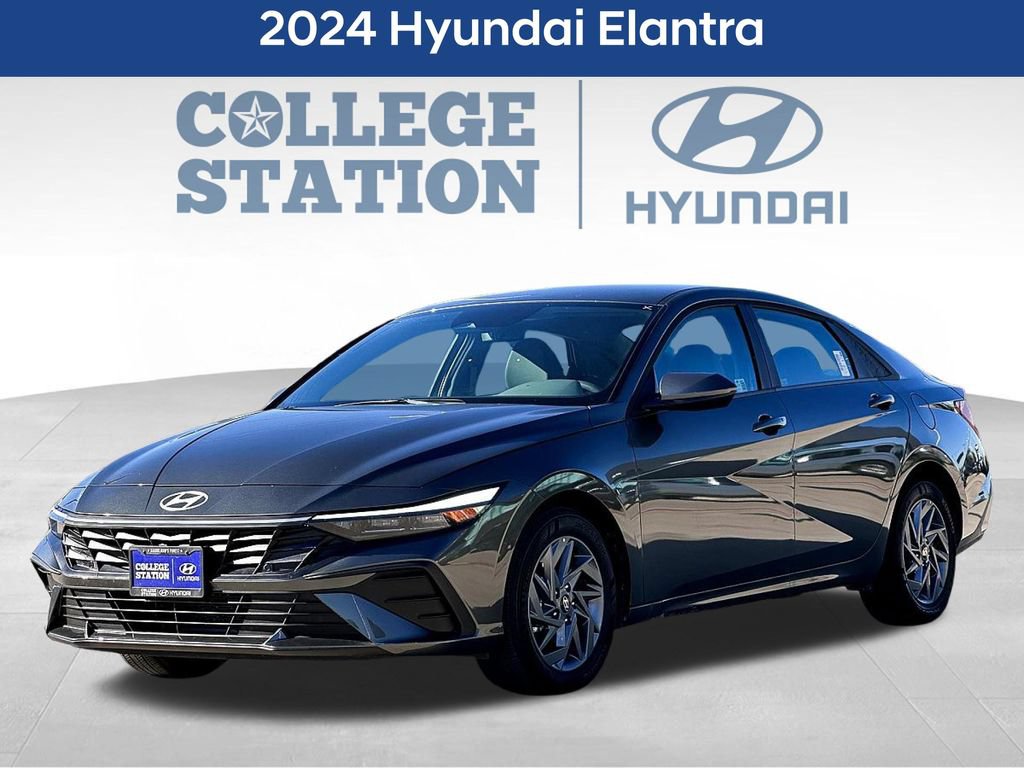 Used 2024 Hyundai Elantra SEL FWD image 3