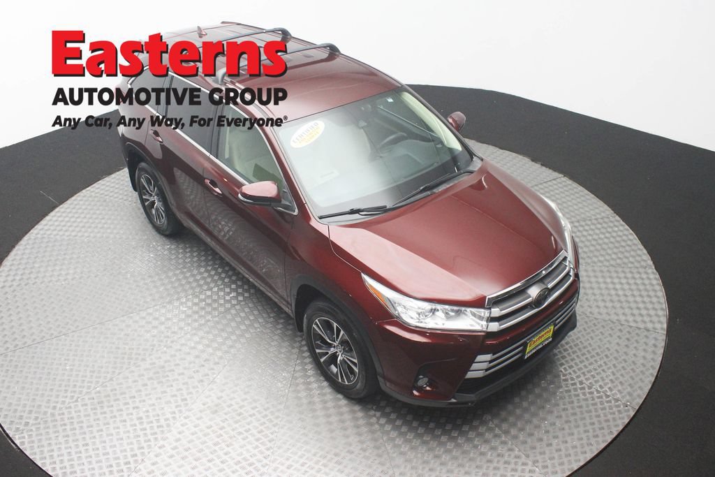 Used 2018 Toyota Highlander Plus AWD/4WD image 3