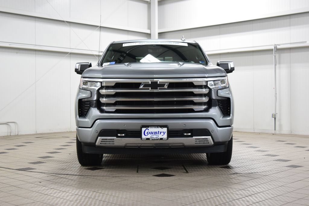Used 2025 Chevrolet Silverado 1500 High Country AWD/4WD image 2