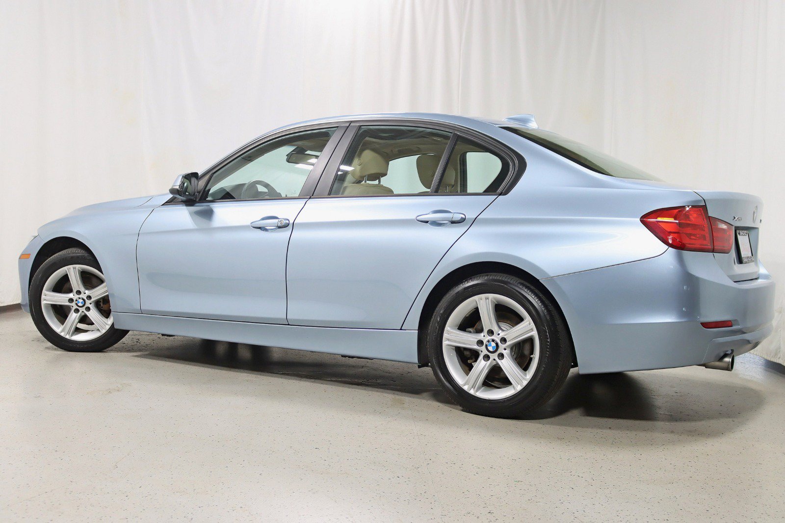 Used 2013 BMW 320i xDrive Sedan AWD/4WD image 9