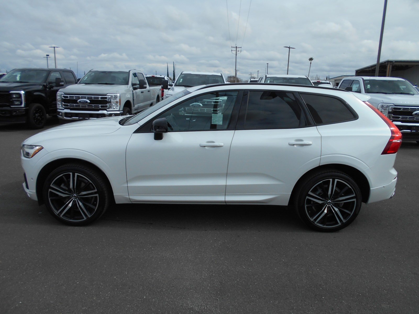 Used 2020 Volvo XC60 T6 R-Design w/ Protection Package Premier AWD/4WD image 7
