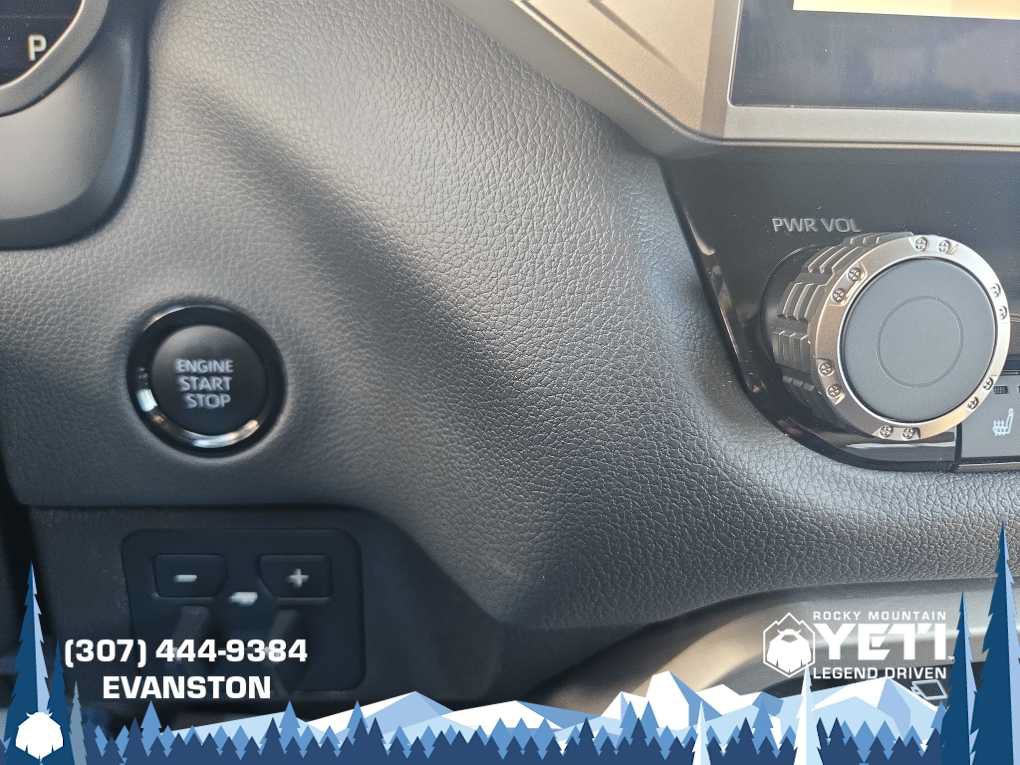 Used 2025 Toyota Tundra Limited AWD/4WD image 29