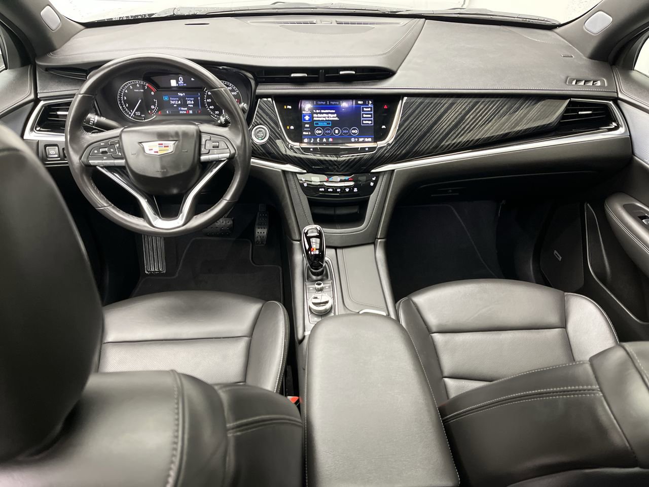 Certified 2025 Cadillac XT6 Premium Luxury AWD/4WD image 4