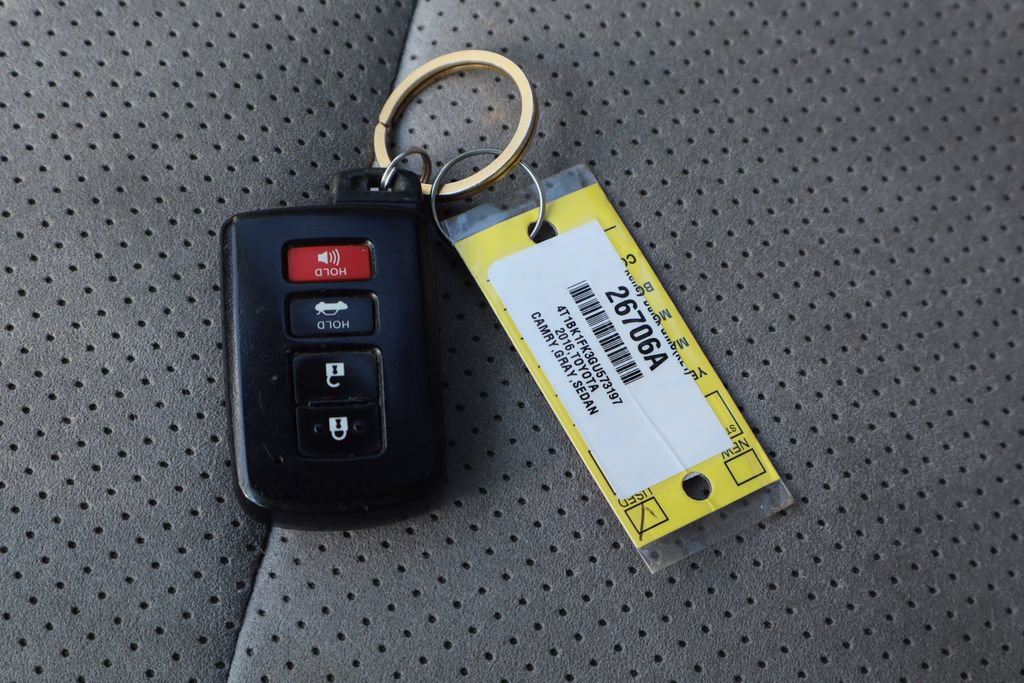 Used 2016 Toyota Camry XSE w/ Advanced Technology Package FWD image 31