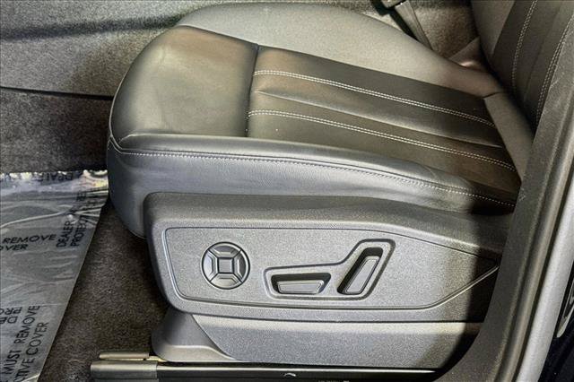 Used 2025 Audi Q5 Premium AWD/4WD image 17