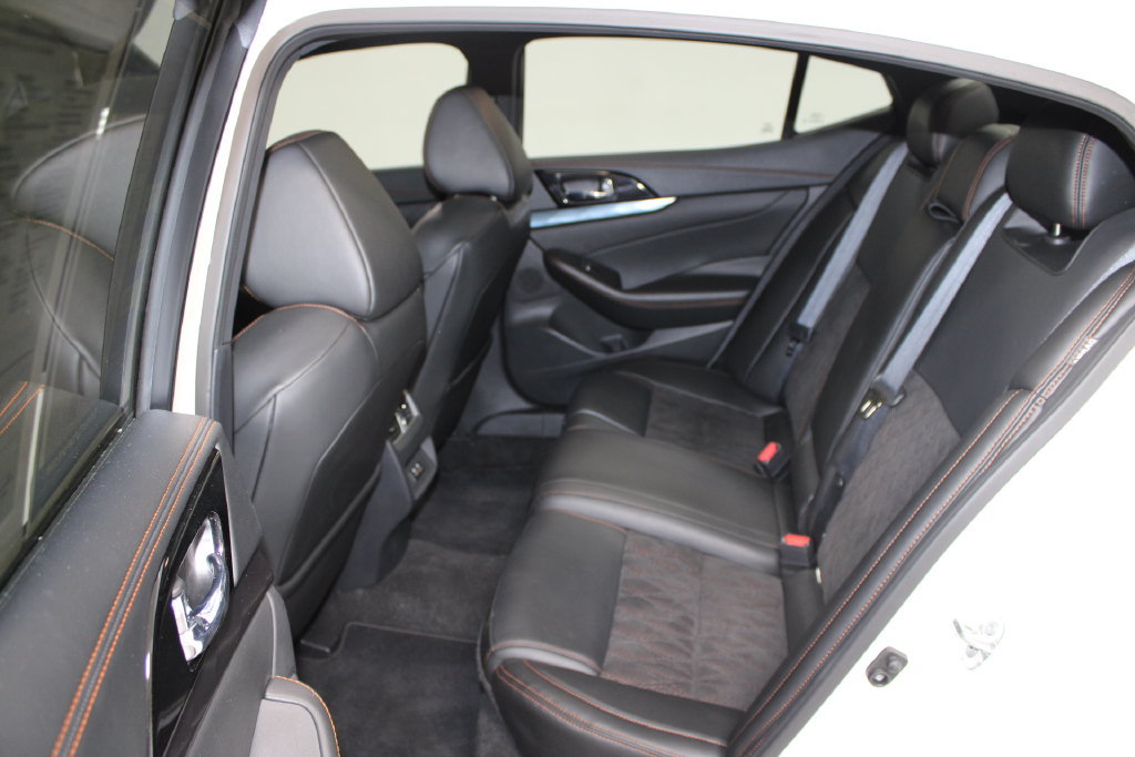 Used 2023 Nissan Maxima SR w/ Sport Mat Group FWD image 21