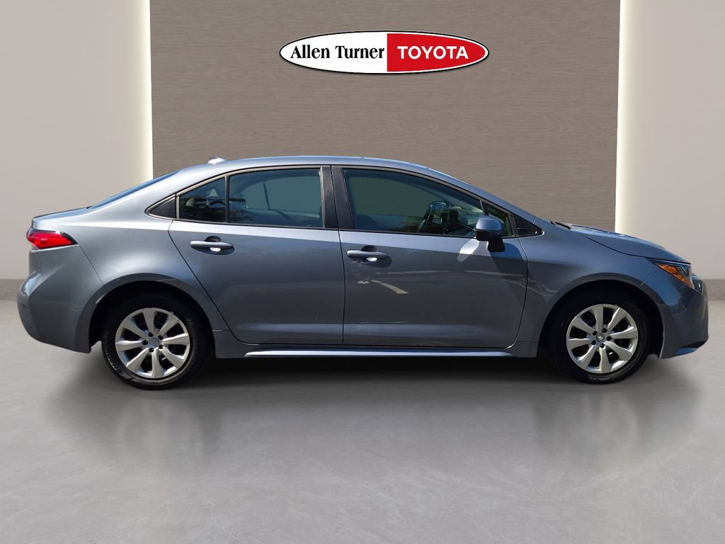 Used 2025 Toyota Corolla LE FWD image 5