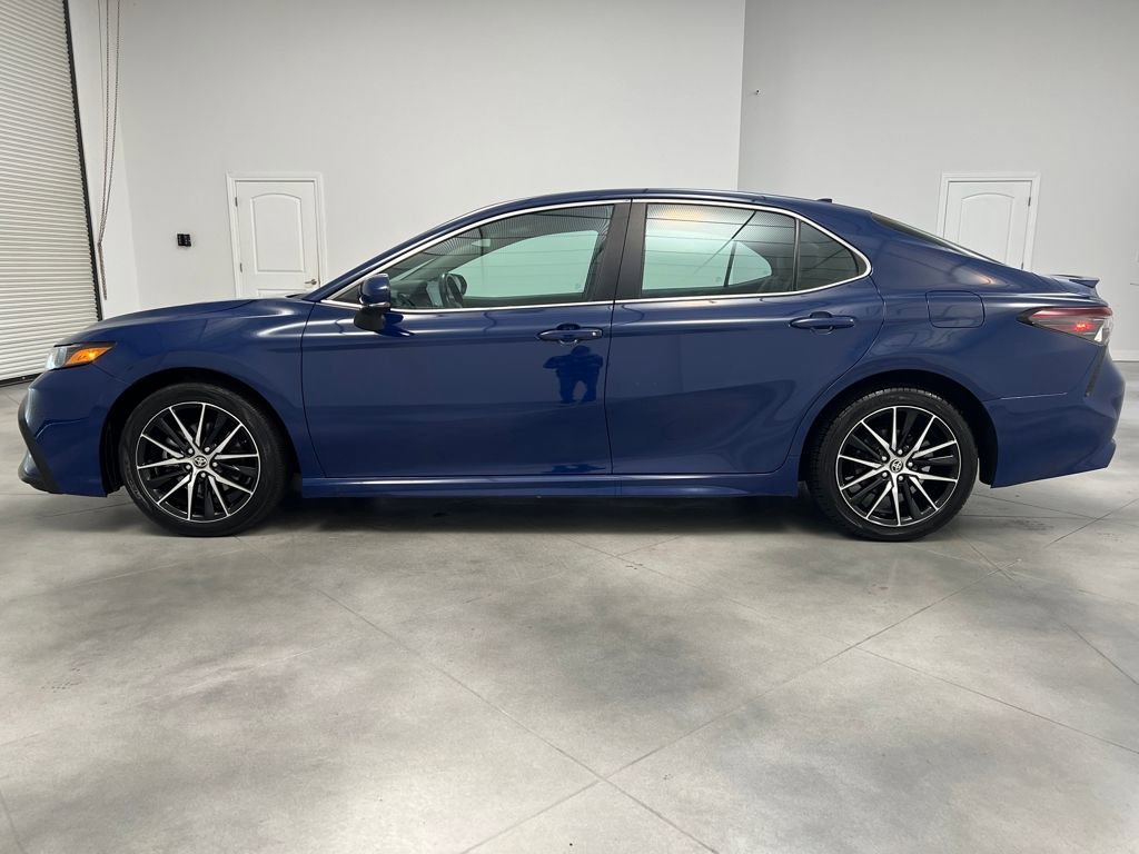 Used 2024 Toyota Camry SE image 4