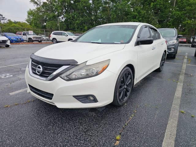 Used 2017 Nissan Altima 2.5 SR w/ Midnight Edition Package FWD image 2