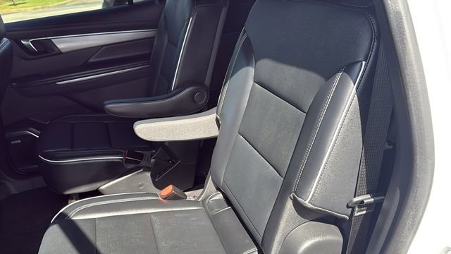 Used 2025 Buick Enclave Preferred image 26