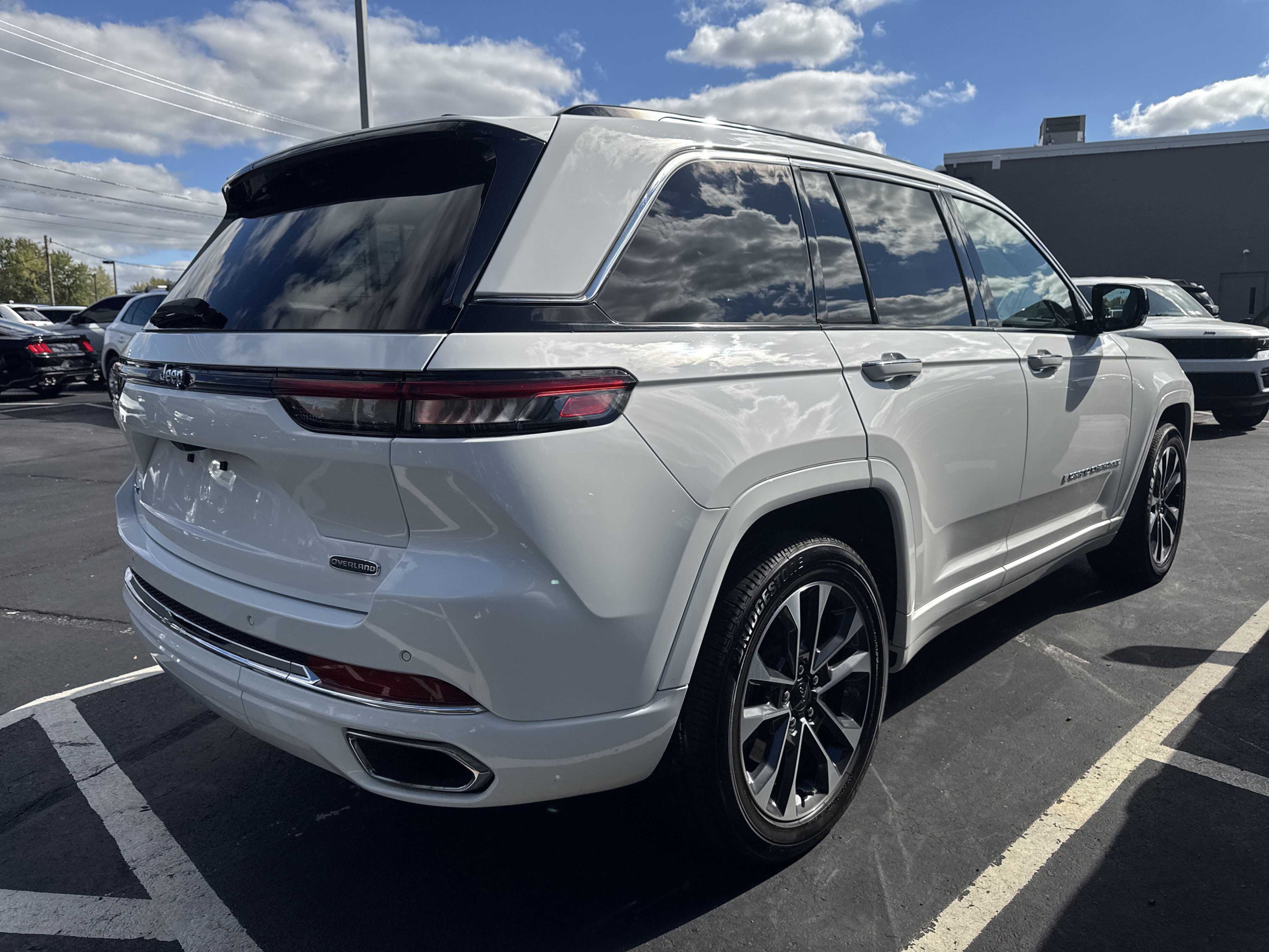 Used 2023 Jeep Grand Cherokee Overland AWD/4WD image 7