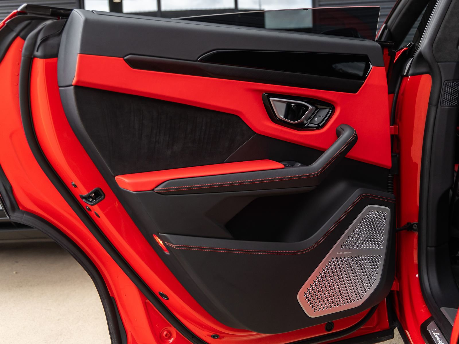 Used 2022 Lamborghini Urus image 36