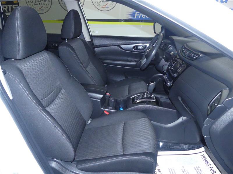 Used 2017 Nissan Rogue SV AWD/4WD image 8