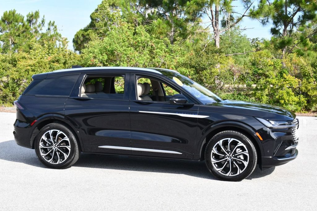 Used 2024 Lincoln Nautilus Reserve w/ Equipment Group 203A AWD/4WD image 8