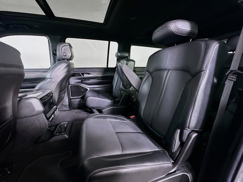 Used 2022 Jeep Wagoneer Series III w/ Premium Group I image 15