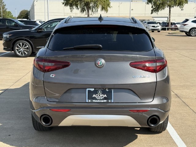Used 2023 Alfa Romeo Stelvio Ti AWD/4WD image 5