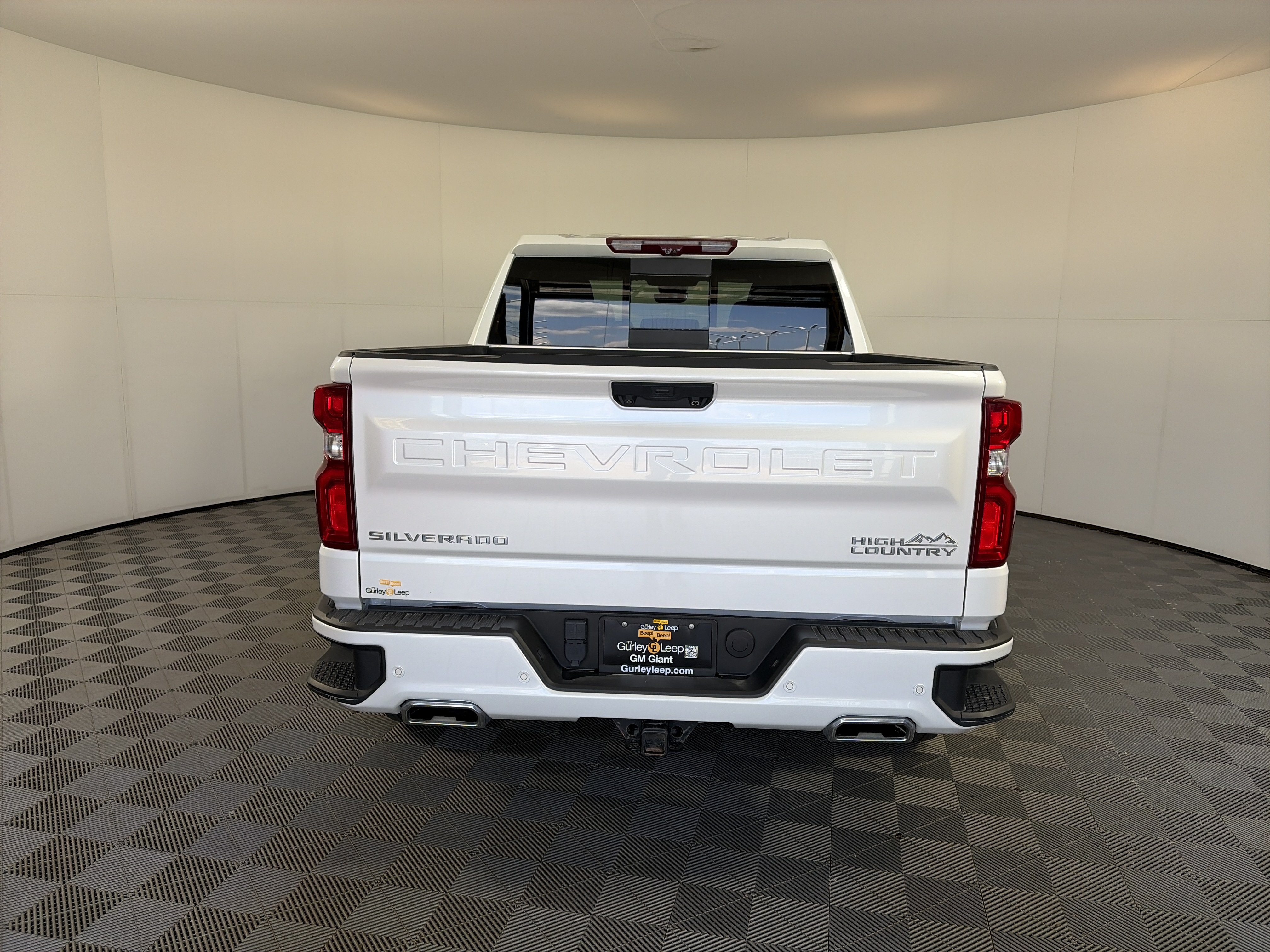 Used 2024 Chevrolet Silverado 1500 High Country w/ High Country Premium Package AWD/4WD image 9