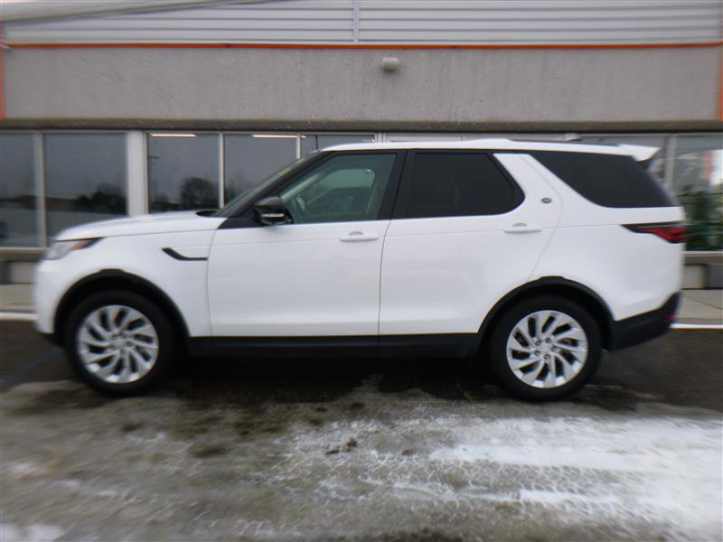 Used 2024 Land Rover Discovery S image 2