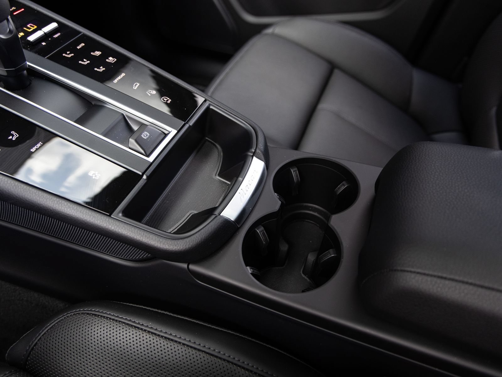 New 2025 Porsche Macan AWD/4WD image 18